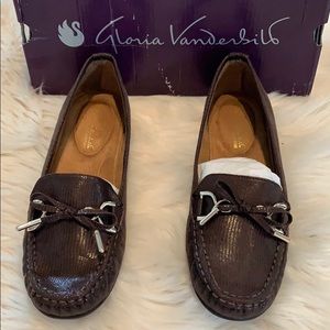 Woman’s Shoes Gloria Vanderbilt Memory Foam 8 ½